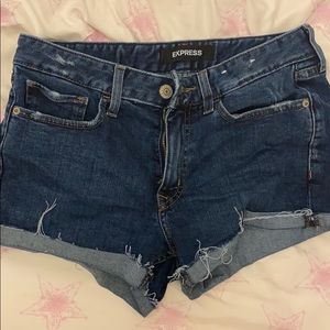 Express shortie relaxed low rise.